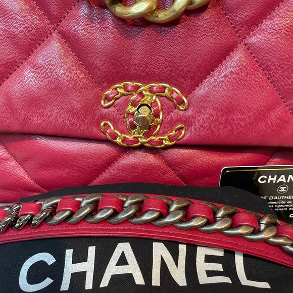 Chanel Red large 19 Flap Bag - Picture 2 of 16
